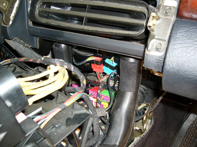 Audia keskikonsoli purettu