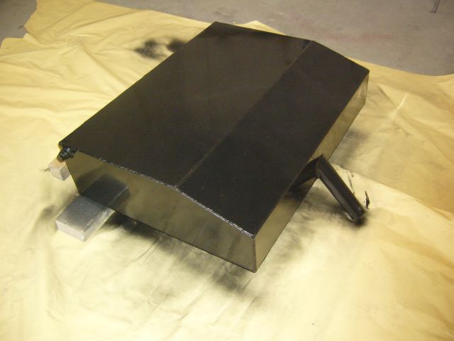 Bensatankki maalattu