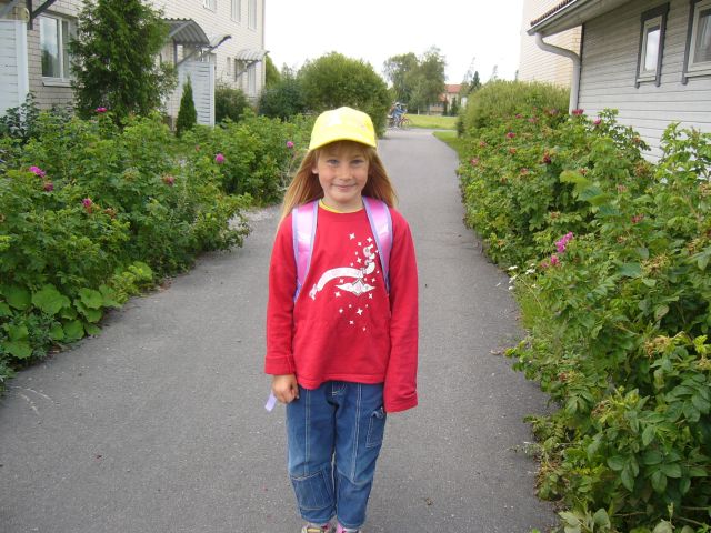 Heidi palaa ensimm�isen� p�iv�n� koulusta