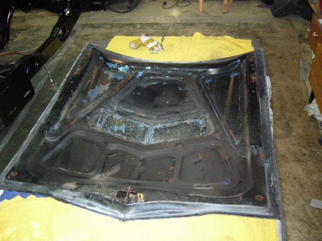 Konepellin sis�puoli ennen laittoa