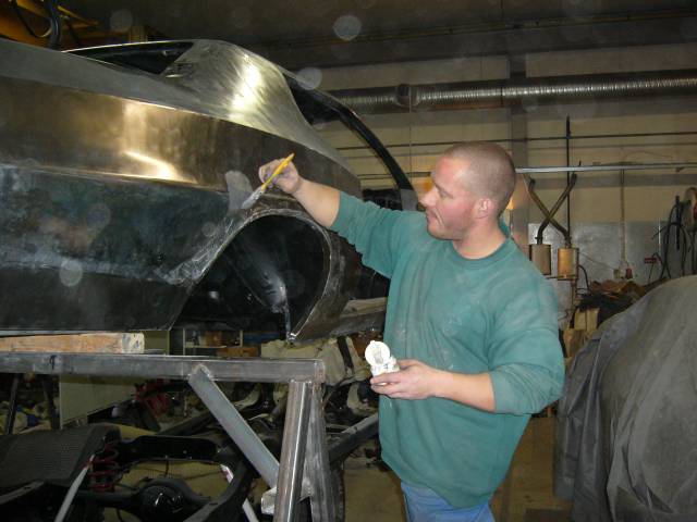 Marko tinaa lokasuojaa