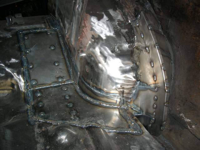 Oikea takalokasuoja hitsattu