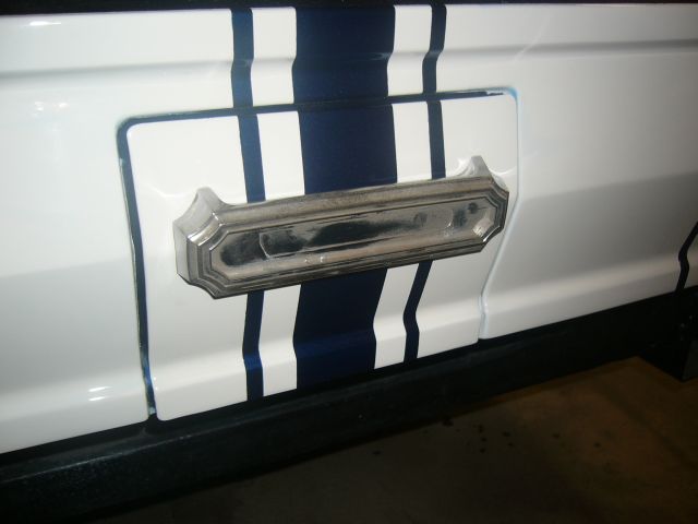 Bensaputki ja luukku paikoilleen