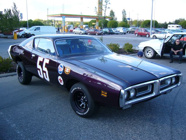 Retrihenkinen Charger ABC:lla 