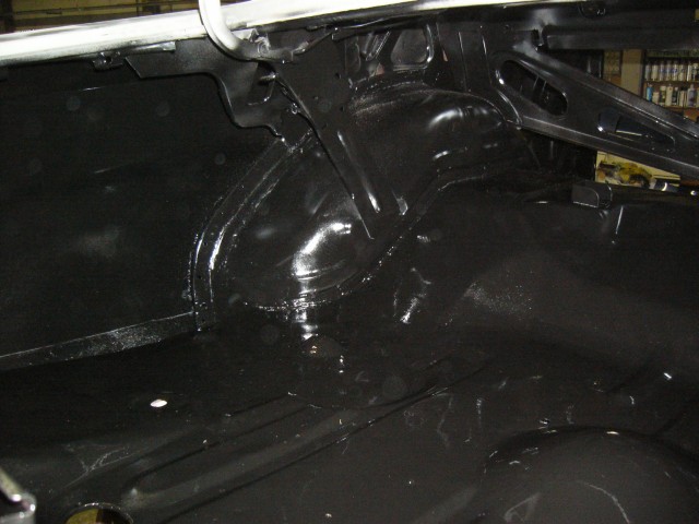 Takakontin vasen puoli maalattu