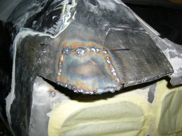 Vasen takakulma hitsattu